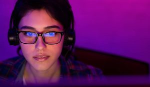 Best Headphones for Glasses Wearers - headphonage.com