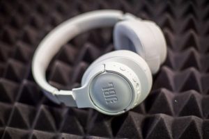 Best JBL Headphones - headphonage.com